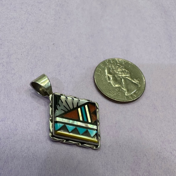 Authentic vintage Zuni inlaid pendant - Picture 2 of 7